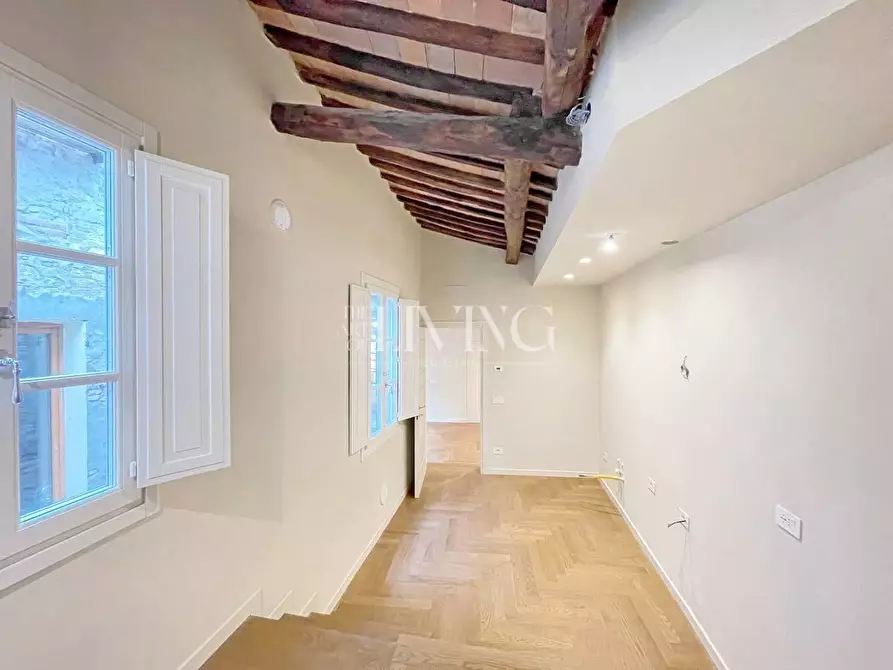 Immagine 7 di Appartamento in vendita  a Lucca