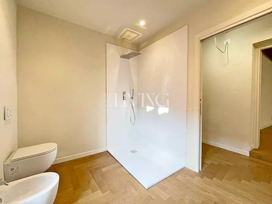 Immagine 10 di Appartamento in vendita  a Lucca