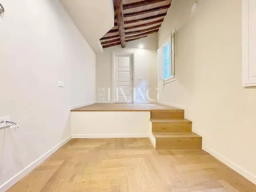 Immagine 2 di Appartamento in vendita  a Lucca