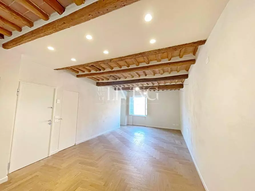Immagine 5 di Appartamento in vendita  a Lucca