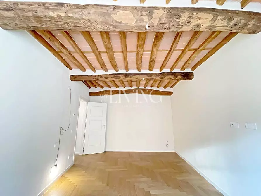 Immagine 19 di Appartamento in vendita  a Lucca