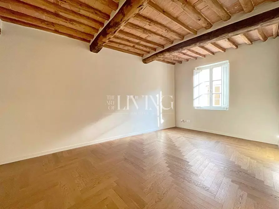 Immagine 9 di Appartamento in vendita  a Lucca