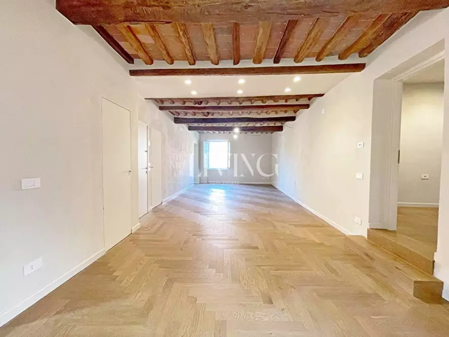 Immagine 15 di Appartamento in vendita  a Lucca