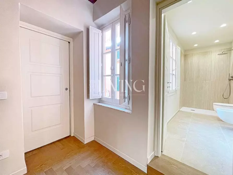 Immagine 16 di Appartamento in vendita  a Lucca