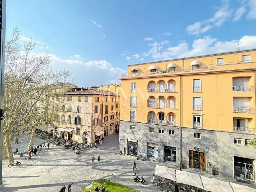 Immagine 12 di Appartamento in vendita  a Lucca