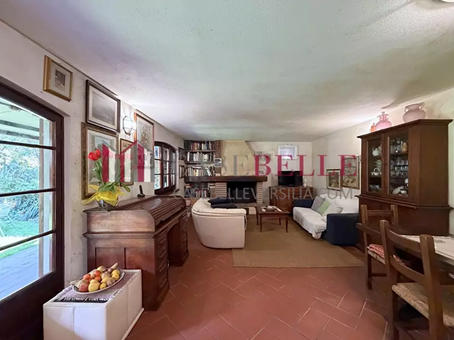 Immagine 1 di Casa bifamiliare in vendita  a Camaiore