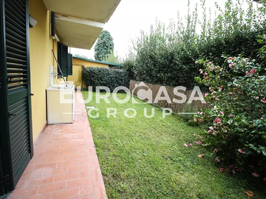 Immagine 1 di Appartamento in vendita  a Lucca