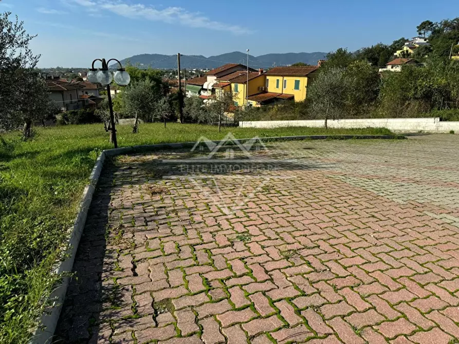 Immagine 19 di Villa in vendita  a Carrara