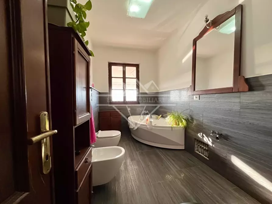 Immagine 9 di Villa in vendita  a Carrara