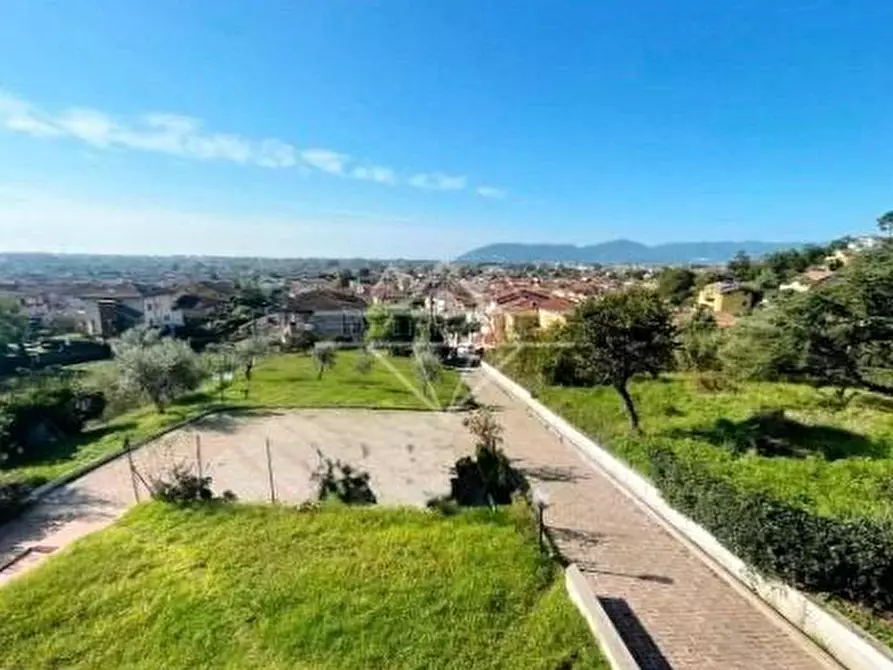 Immagine 12 di Villa in vendita  a Carrara