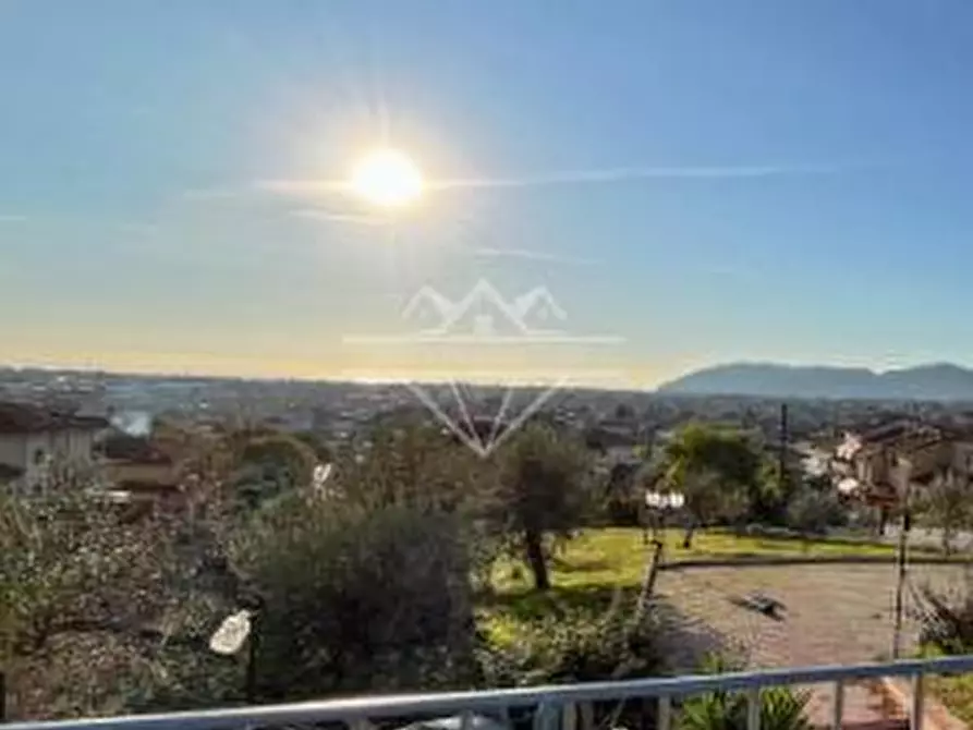 Immagine 13 di Villa in vendita  a Carrara