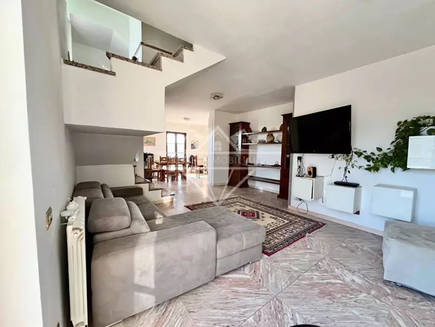 Immagine 1 di Villa in vendita  a Carrara