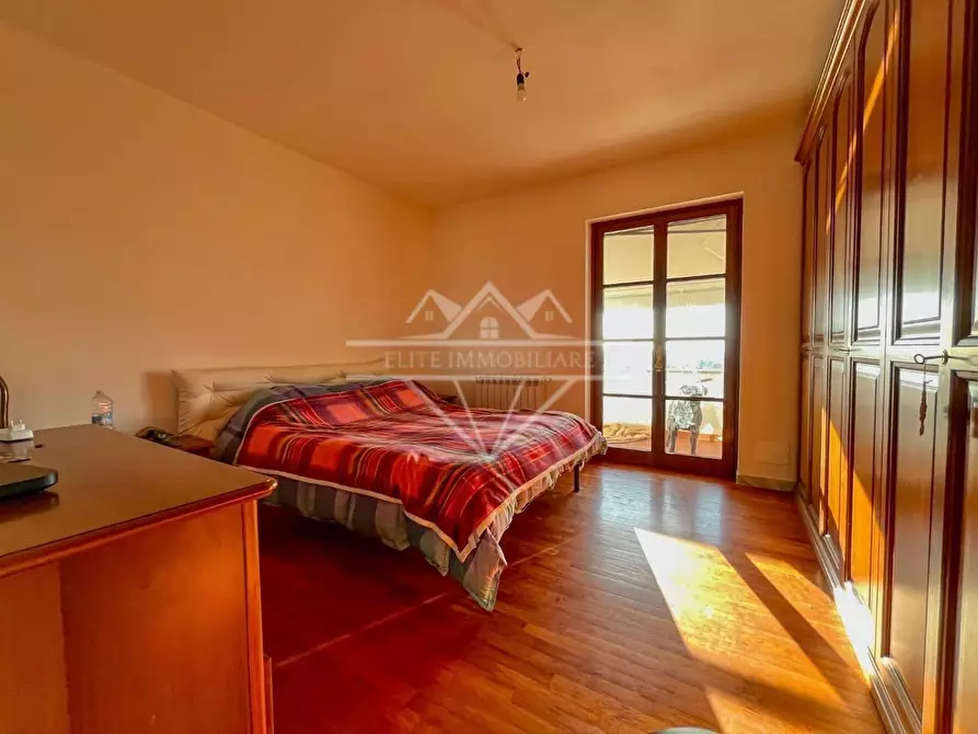 Immagine 6 di Villa in vendita  a Carrara