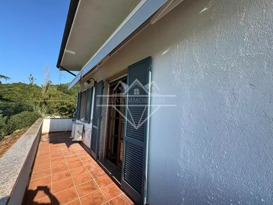 Immagine 17 di Villa in vendita  a Carrara