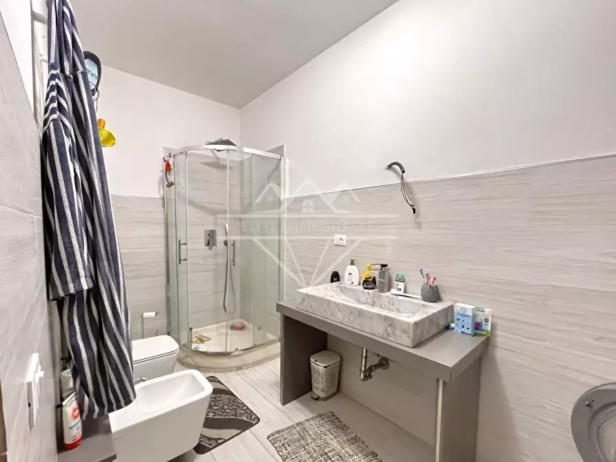 Immagine 11 di Villa in vendita  a Carrara