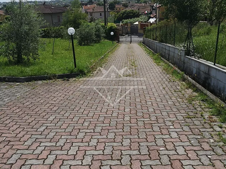 Immagine 18 di Villa in vendita  a Carrara