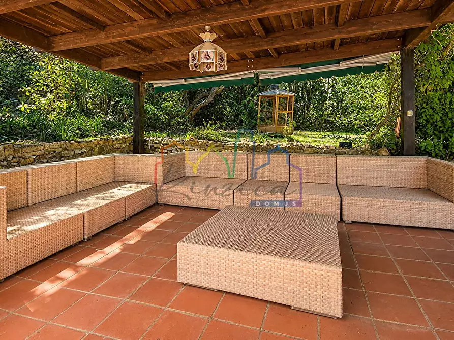 Immagine 42 di Villa in vendita  a Livorno
