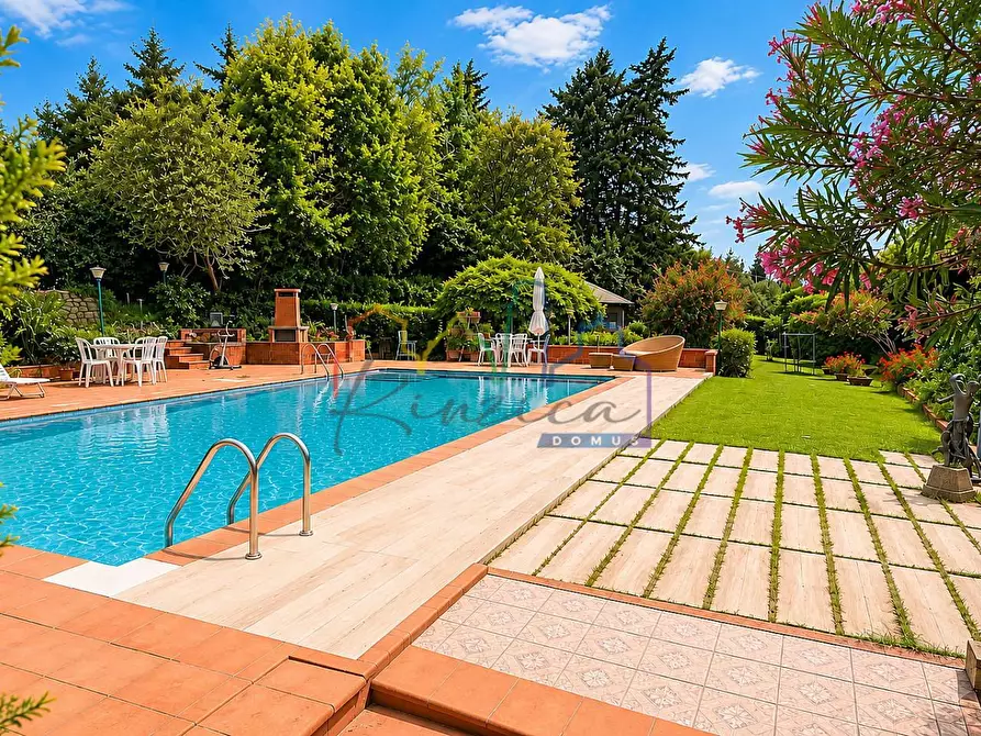 Immagine 47 di Villa in vendita  a Livorno