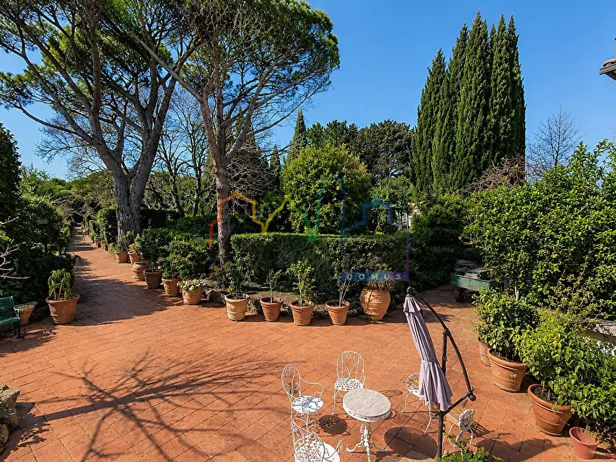 Immagine 58 di Villa in vendita  a Livorno
