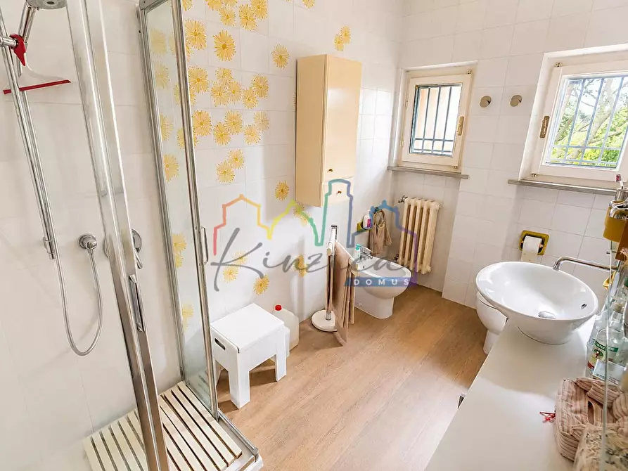 Immagine 32 di Villa in vendita  a Livorno