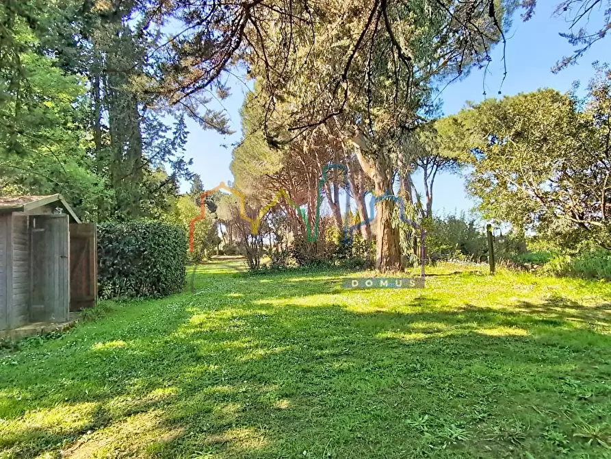 Immagine 36 di Villa in vendita  a Livorno