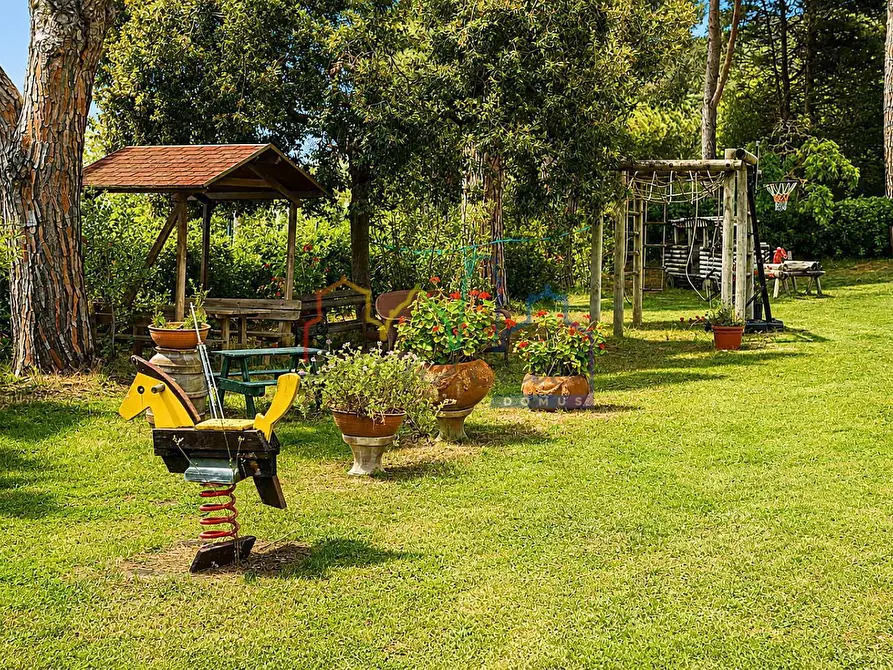 Immagine 2 di Villa in vendita  a Livorno