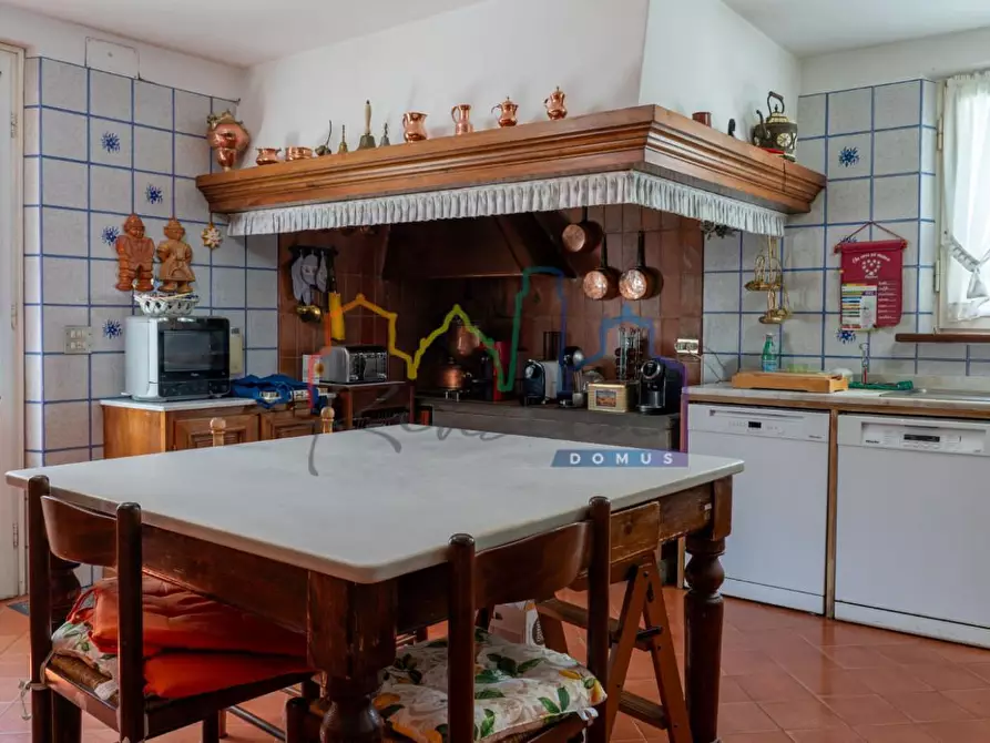 Immagine 16 di Villa in vendita  a Livorno