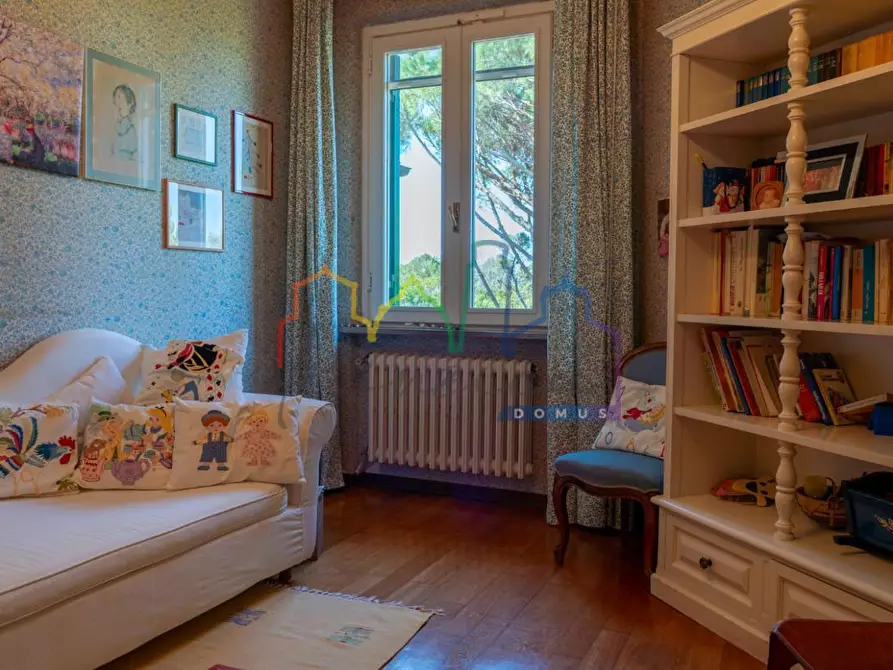 Immagine 38 di Villa in vendita  a Livorno