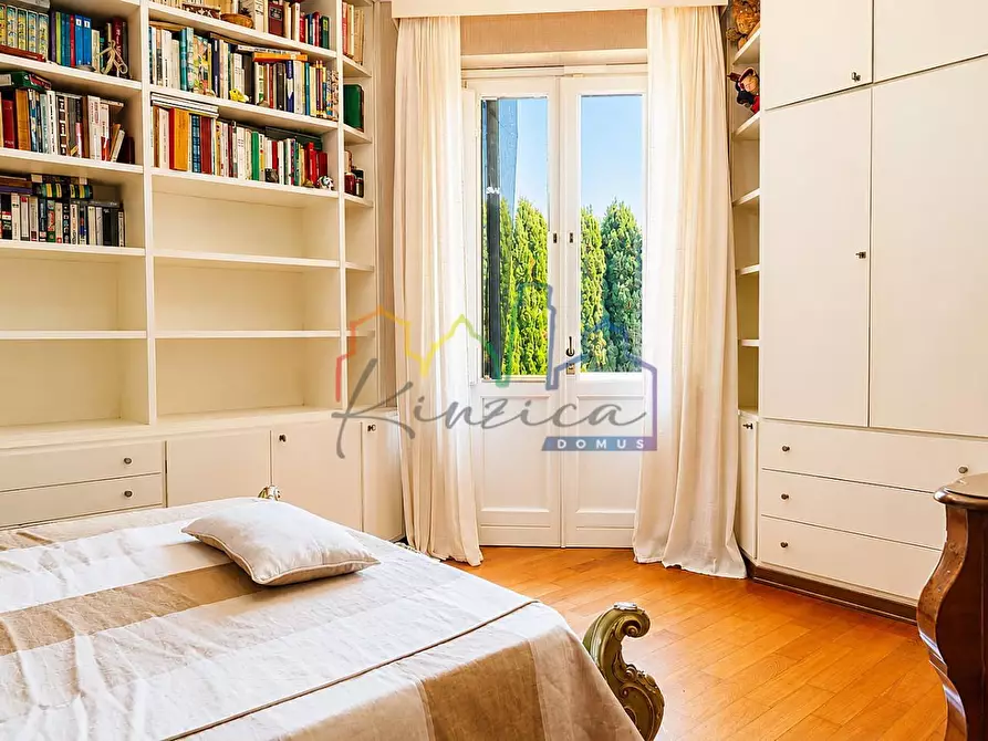 Immagine 34 di Villa in vendita  a Livorno
