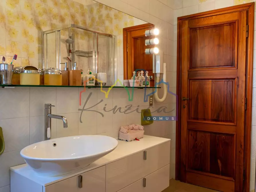 Immagine 41 di Villa in vendita  a Livorno