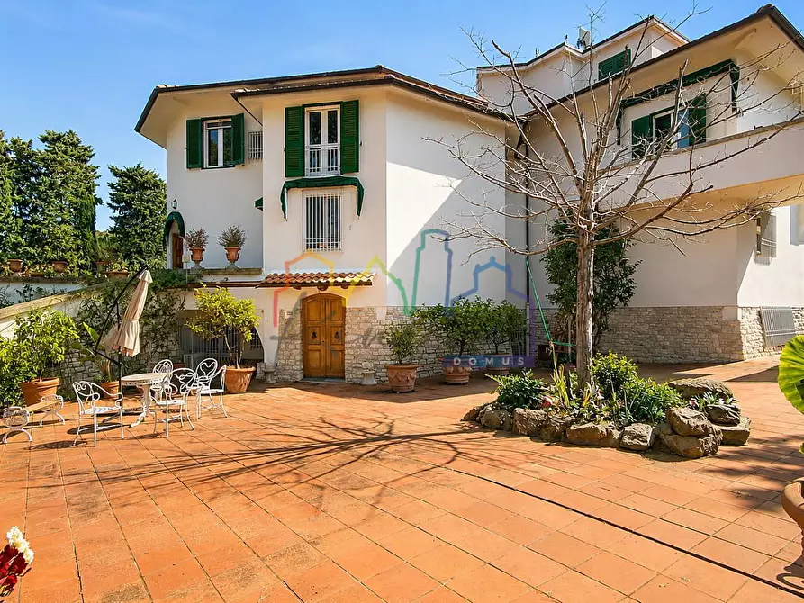 Immagine 8 di Villa in vendita  a Livorno
