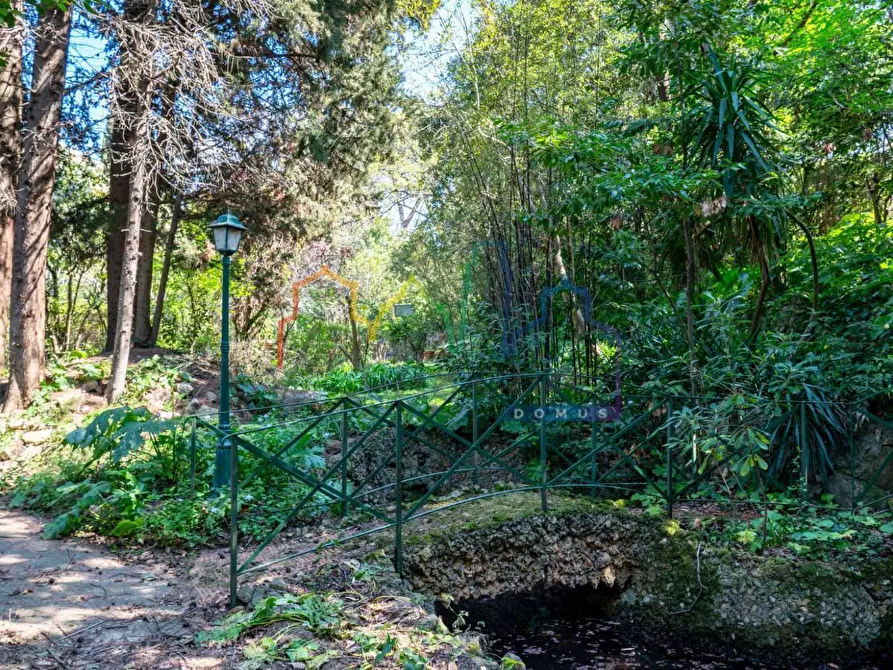 Immagine 29 di Villa in vendita  a Livorno