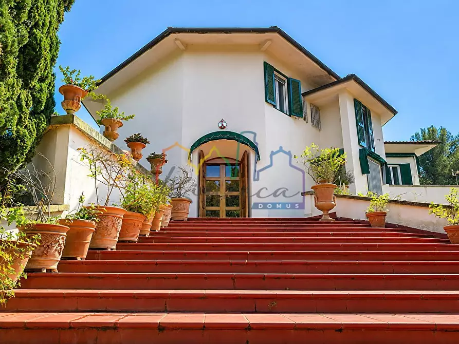 Immagine 9 di Villa in vendita  a Livorno