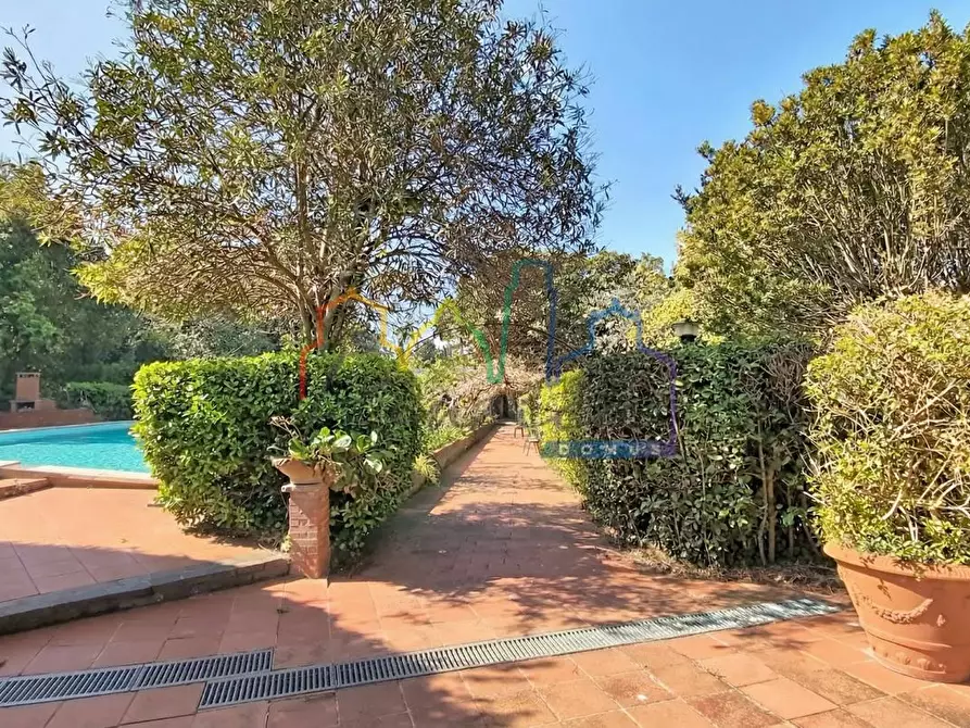 Immagine 25 di Villa in vendita  a Livorno