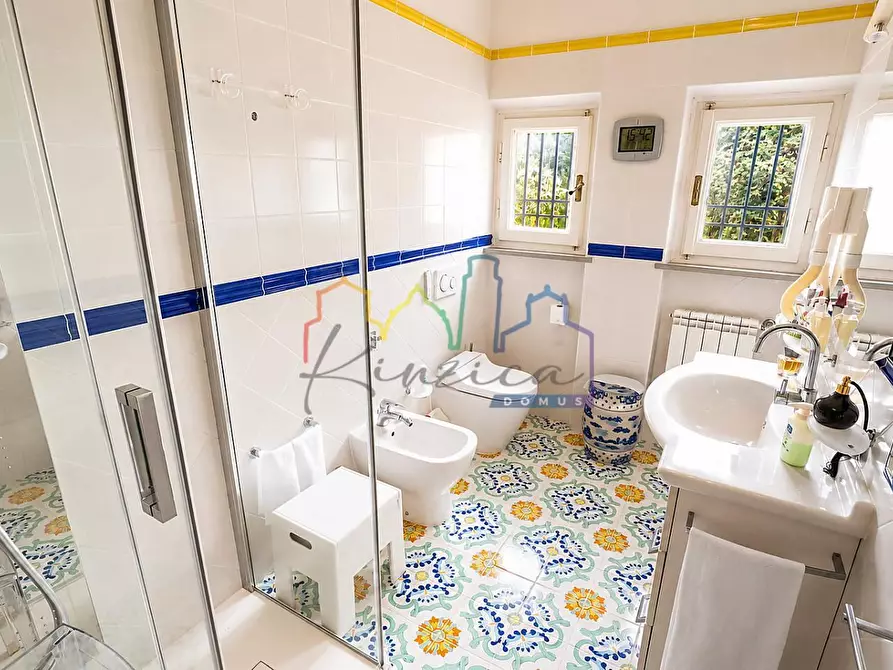 Immagine 29 di Villa in vendita  a Livorno
