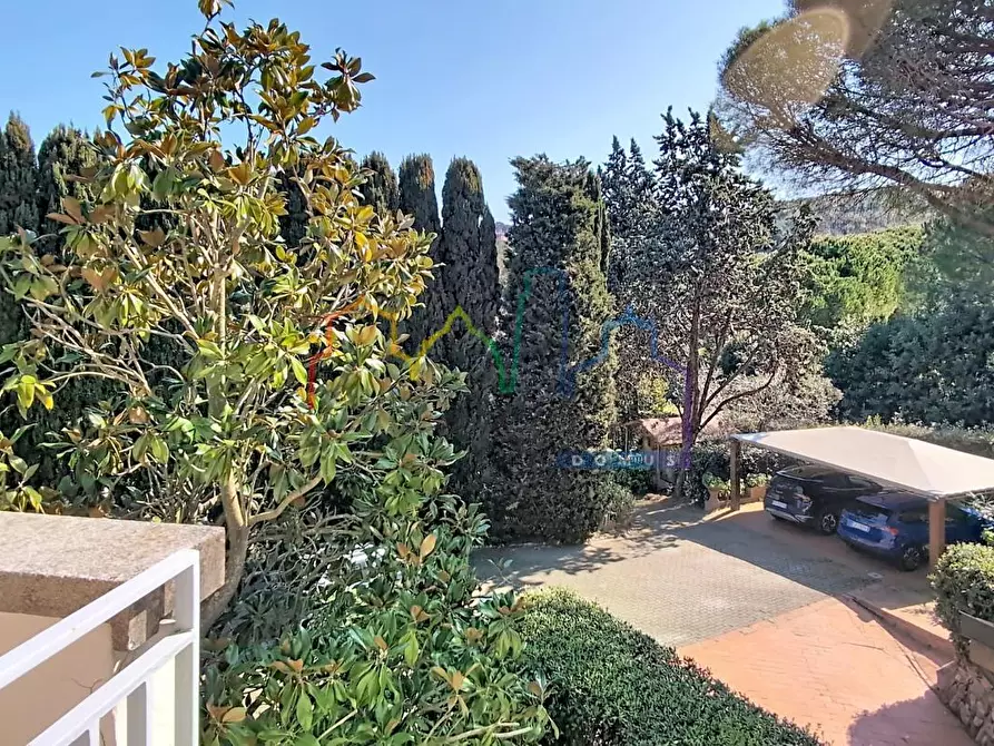 Immagine 46 di Villa in vendita  a Livorno