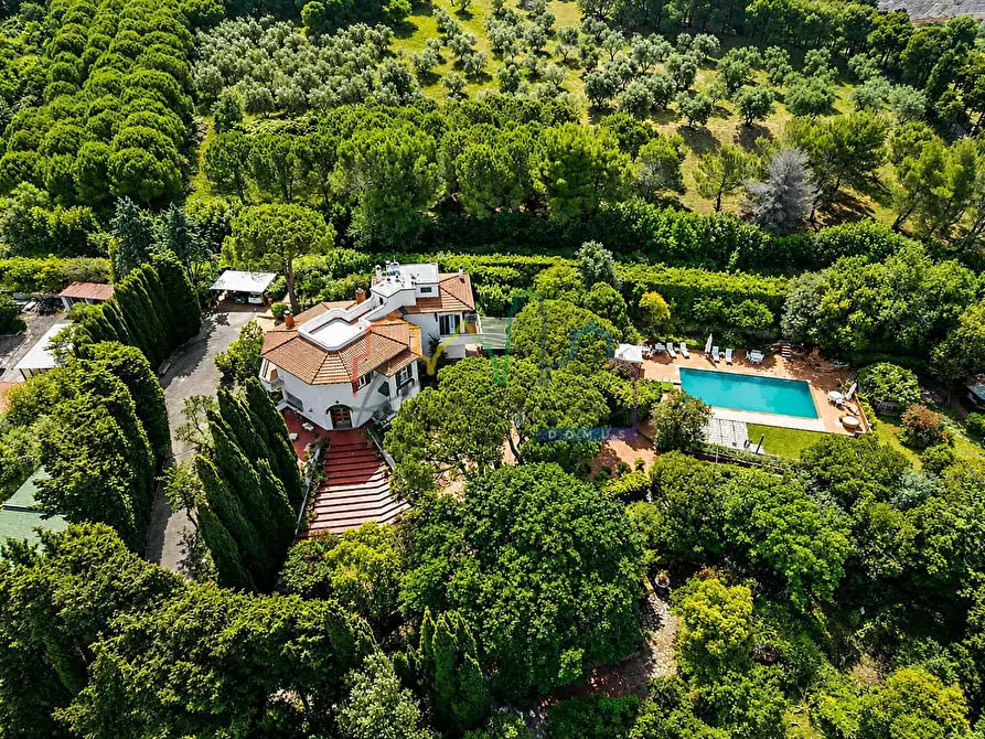 Immagine 59 di Villa in vendita  a Livorno
