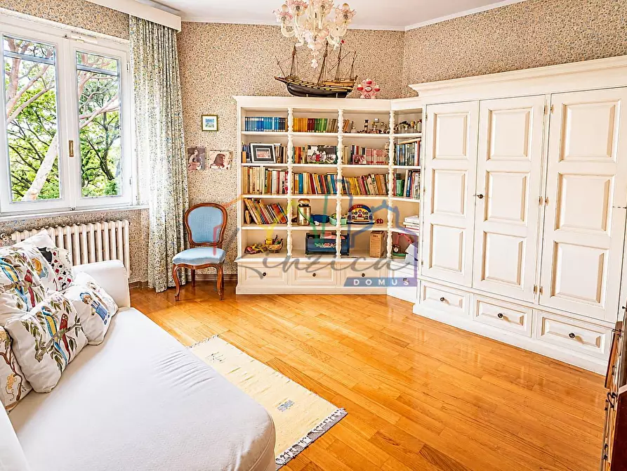 Immagine 30 di Villa in vendita  a Livorno
