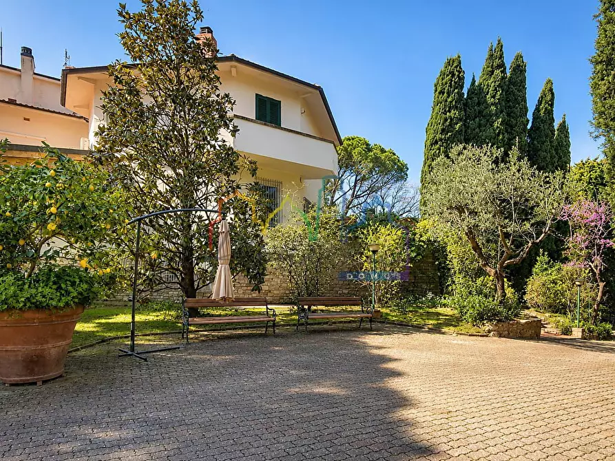 Immagine 43 di Villa in vendita  a Livorno