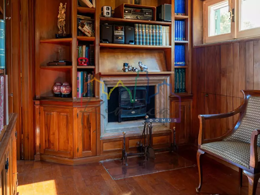 Immagine 49 di Villa in vendita  a Livorno