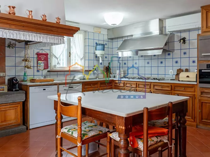 Immagine 17 di Villa in vendita  a Livorno