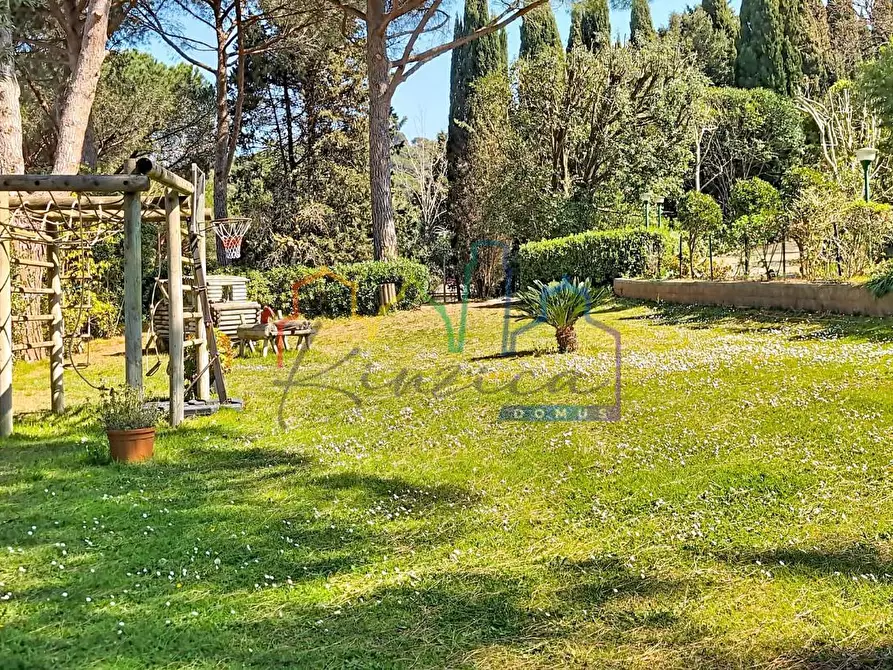 Immagine 31 di Villa in vendita  a Livorno