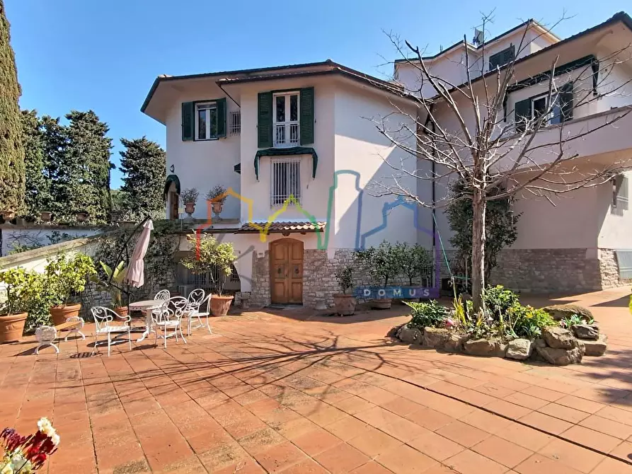 Immagine 21 di Villa in vendita  a Livorno