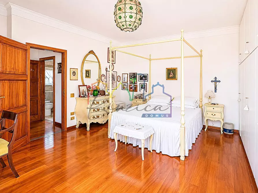 Immagine 24 di Villa in vendita  a Livorno