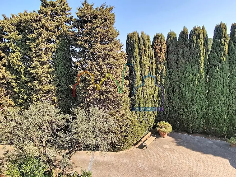 Immagine 47 di Villa in vendita  a Livorno