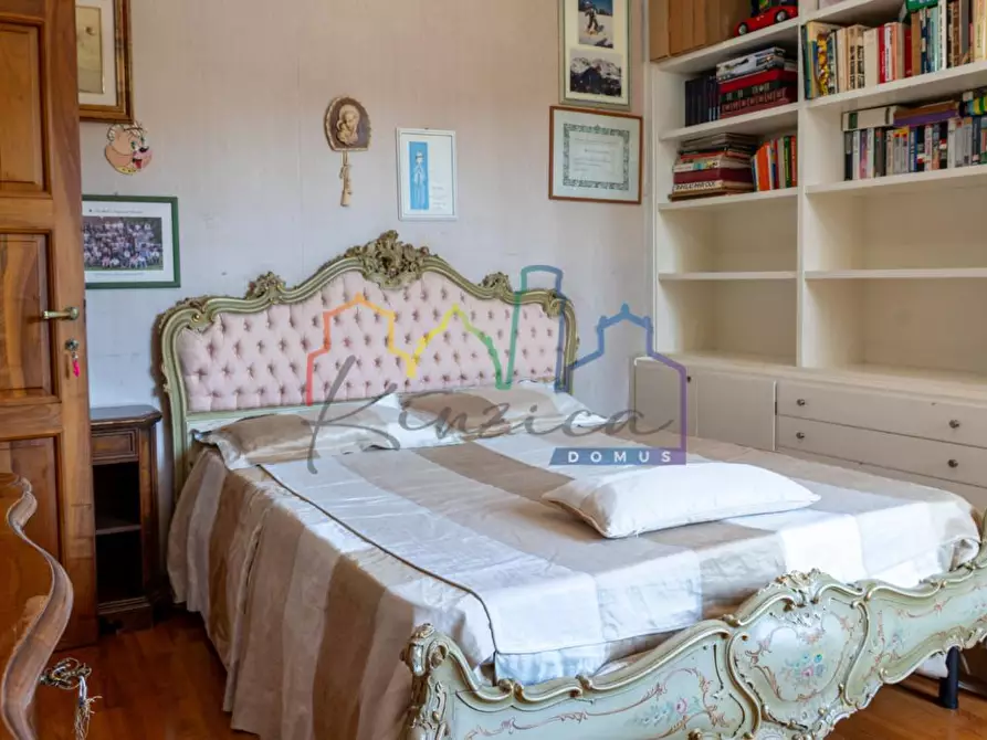 Immagine 44 di Villa in vendita  a Livorno