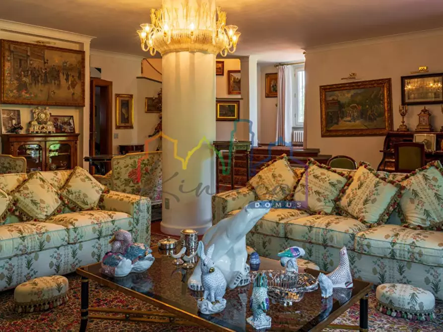 Immagine 8 di Villa in vendita  a Livorno