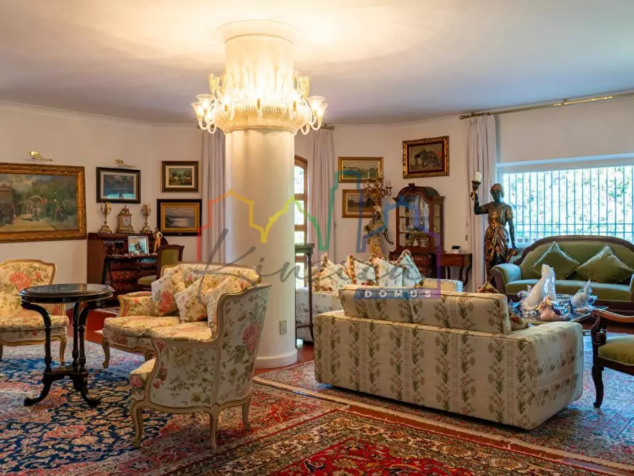 Immagine 5 di Villa in vendita  a Livorno