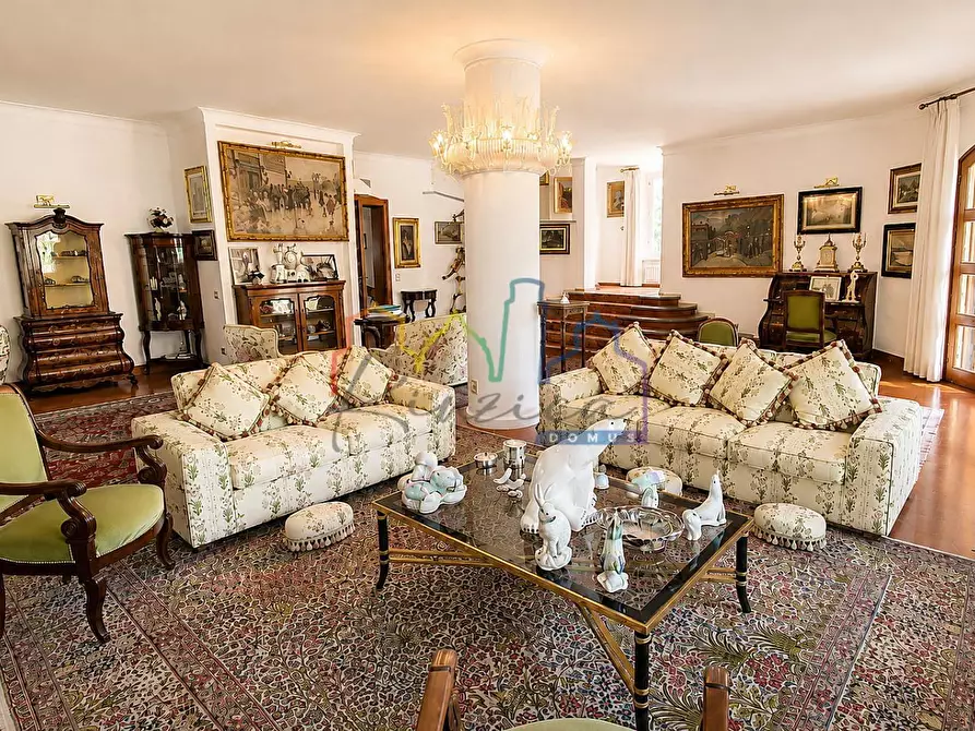 Immagine 15 di Villa in vendita  a Livorno