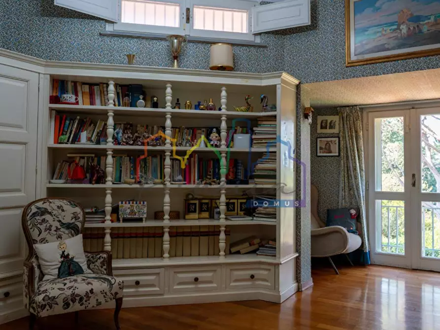 Immagine 42 di Villa in vendita  a Livorno